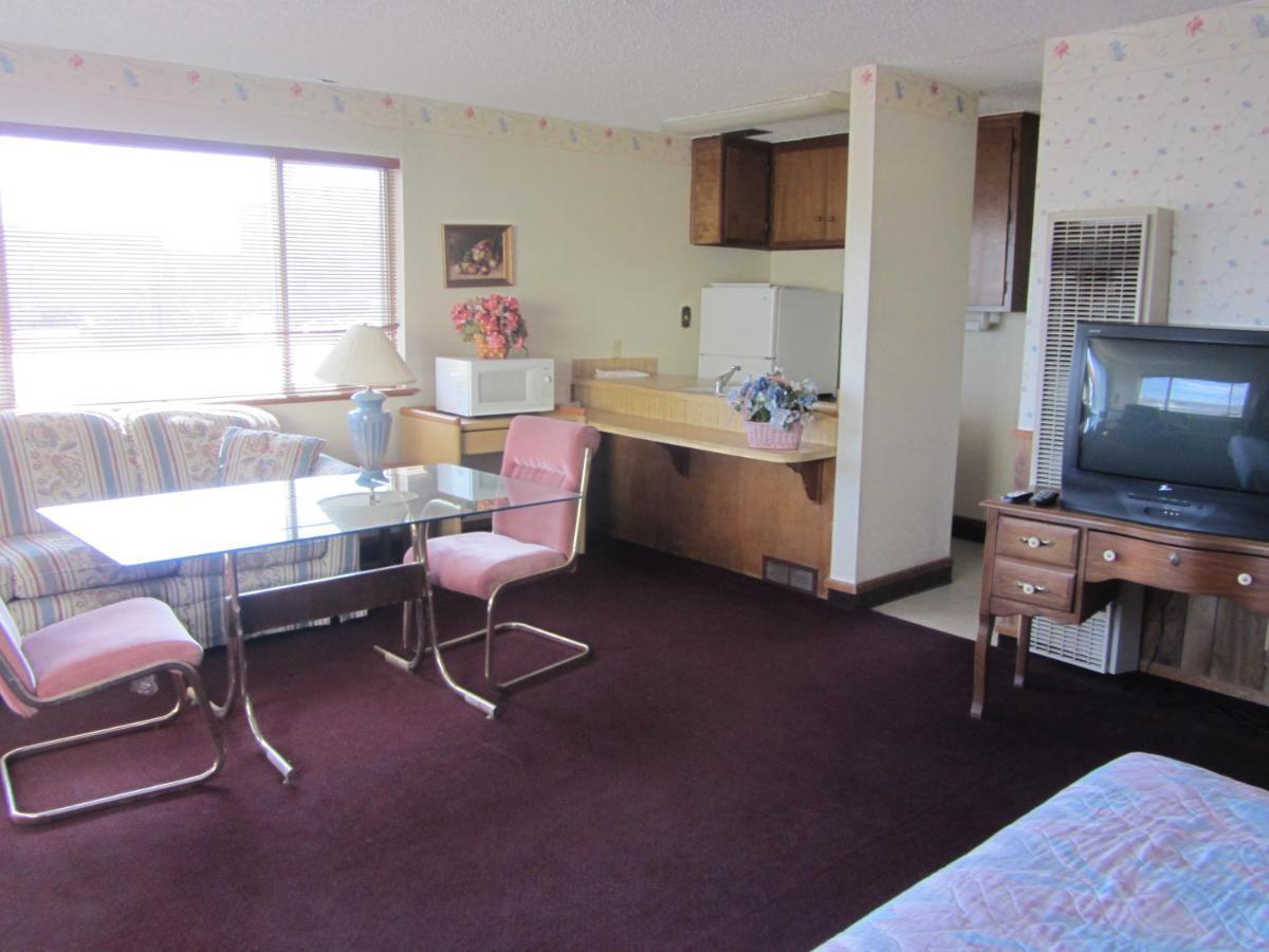 Warrick Plaza Inn Plainview Bagian luar foto