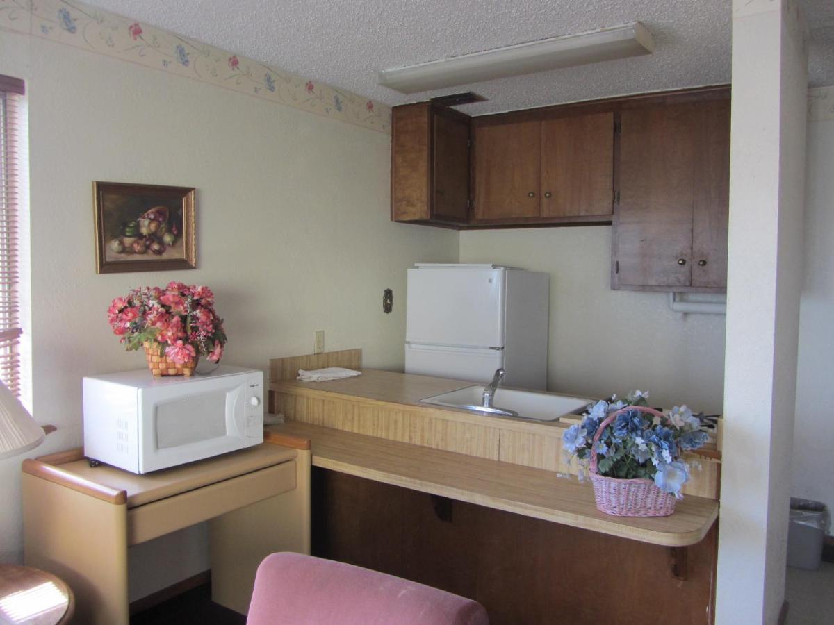 Warrick Plaza Inn Plainview Bagian luar foto