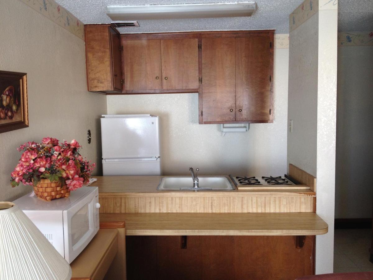 Warrick Plaza Inn Plainview Bagian luar foto