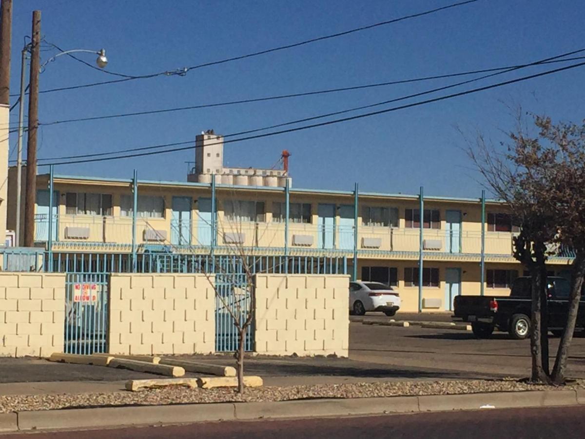 Warrick Plaza Inn Plainview Bagian luar foto